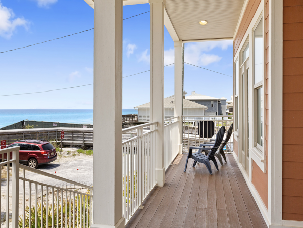 Luxury Beach Vacation Home wit Large Pool & Upscale Decor